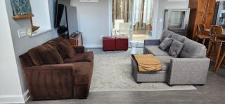 Arlington Contemporary 5 BDRM Home - 7