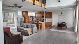 Arlington Contemporary 5 BDRM Home - 9