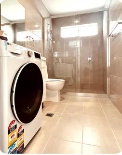 Modern 1 or 2-Bedroom Apartment Near Parramatta CBD - 1