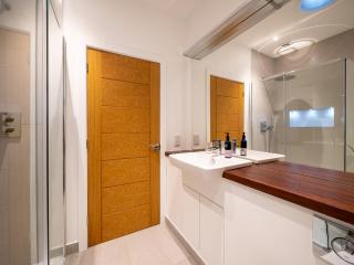 Dartmouth Apartment, Light, Modern and Relaxing - 2