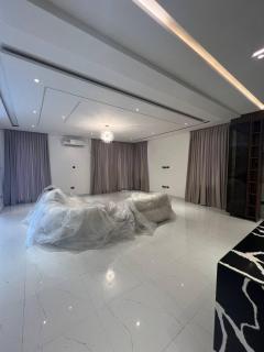 4 bedroom house with a pool - 6