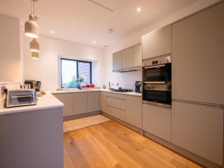 Dartmouth Apartment, Light, Modern and Relaxing - 7