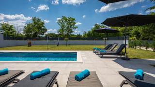 Family villa Nona with pool and grill in Tinjan - 9