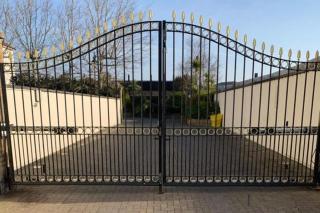 Apartment - Sleeps 4 & Free Parking - 3