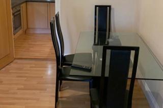 Apartment - Sleeps 4 & Free Parking - 7