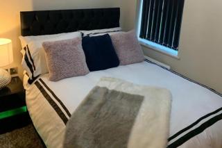 Apartment - Sleeps 4 & Free Parking - 2