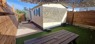 Bungalow entre oliviers et pins, -10mn de la plage - 0