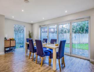 Gorgeous Family Home with Garden - Pass the Keys - 6