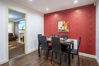 Deluxe Spacious 5 Bed Home -Free Parking-Sleeps 10 - 5