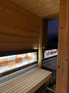 Stone Lake Luxury Lodge - 2