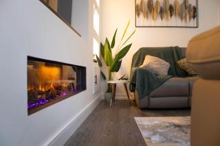 Stylish Preston Home 3 Beds Sleeps 6 - 4