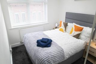 Stylish Preston Home 3 Beds Sleeps 6 - 2