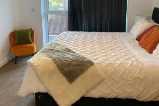 Flat-Sleeps 4 & Direct links to Central London - 8