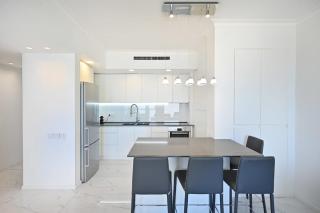 Modern 2BR Amazing Sea View W/Parking by HolyGuest - 4