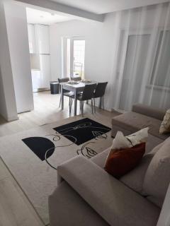 Morden Spacious Apartment - 3