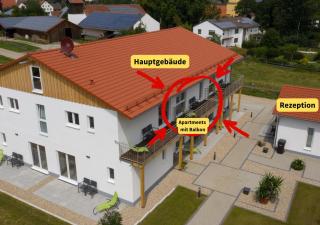 Holledau-Apartments - FeWo bis 5 Pers - getrennte Betten möglich - Vollausstattung - 24h Checkin - wöchentl Reinigung u Wäschewechsel - Waschmaschine u Trockner - WLAN - Minibar - XXL Parkplätze - Garten - ruhige Lage - 1