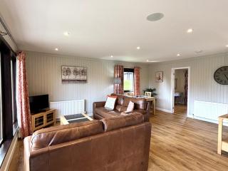 Bluebell Lodge 9 with Hot Tub - 2