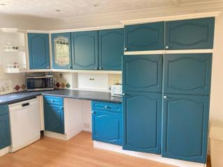 Modern and Spacious 6 Bedroom House - 4