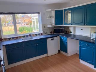 Modern and Spacious 6 Bedroom House - 3