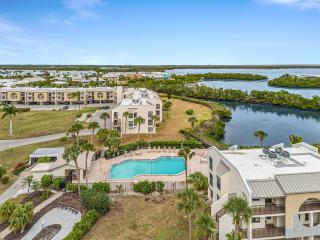 Bay Village 126- Charming Beachfront 2BR 2BA Condo with Balcony condo - 0