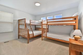 Light-Filled Nordic Retreat w Unobstructed Views - 5