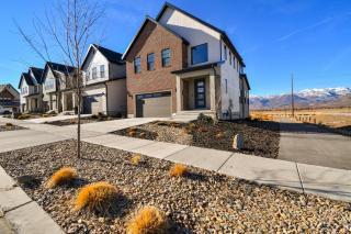 Light-Filled Nordic Retreat w Unobstructed Views - 6