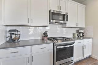 Light-Filled Nordic Retreat w Unobstructed Views - 1