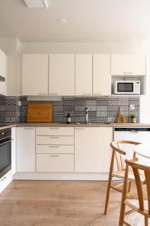 Stylish two-storey home, parking and sauna - 8