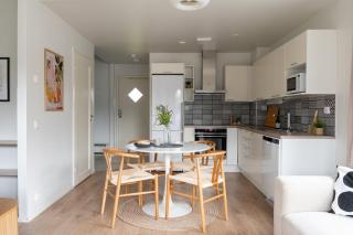 Stylish two-storey home, parking and sauna - 9