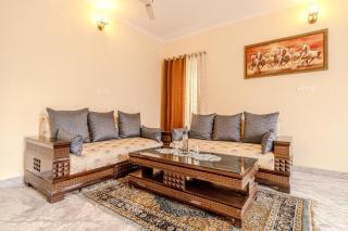 Exotic Stays I Three Bedroom Villa With Outdoor Sittig Area Lawn & BBQ l Night Bonfire l Kasauli - 4