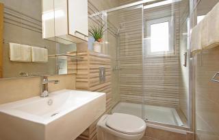 Lovely Apartment In Makarska With Lake View - 6