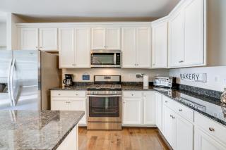 Shuttle to Beach, Relax on Patio! Millville Escape - 4