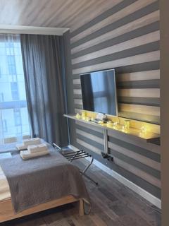 Maya's Flats & Resorts 24 - Hollywood - 1