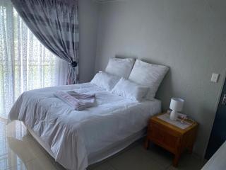 Ikhutseng Guesthouse - 9