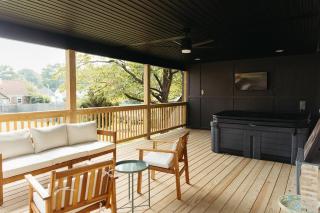 “Ivory Inn” - Cozy Modern Stay w/ Hot Tub - LEX - 6