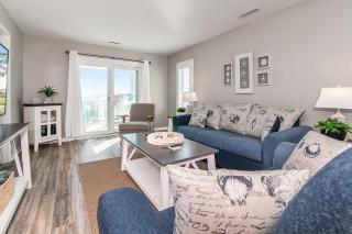 Oceanfront and Modern Top Location on Ocean Blvd w Pool - Myrtle Beach - 3