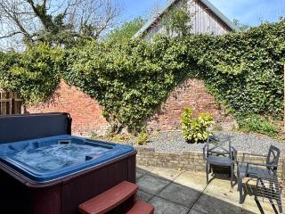 Bluebell Lodge 7 with Hot Tub - 2