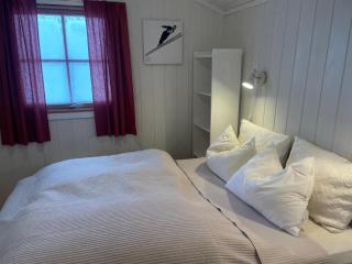 2-Bedroom Apartment With Balcony & Fireplace! - 3