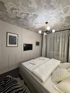 Royal apart on Svobody 6-8 Avenue - 1