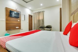 Collection O Hotel RR Eleven - 2