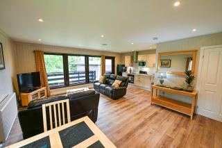 Bluebell Lodge 3 with Hot Tub - 2