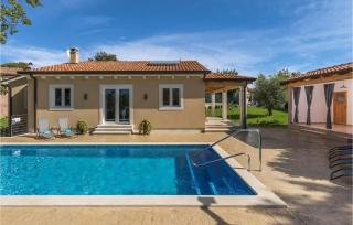 Cozy Home In Brecevici - 2