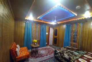 Dreamer's Destination "group of Houseboat" - 7