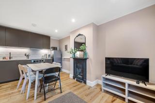 Lovely Ealing 3 Bed Flat - 5
