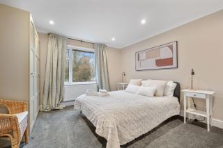 Lovely Ealing 3 Bed Flat - 8