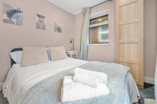 Lovely Ealing 3 Bed Flat - 1