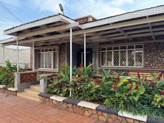 Jinja Lush Haven - 0