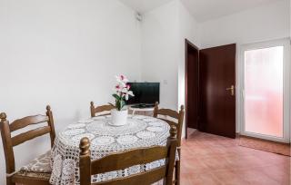 2 Bedroom Cozy Apartment In Pag - 2