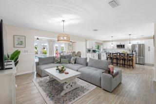 Brand New Saltwater Pool! - Waterfront Canal - Luxury Home - 8