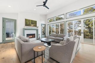 Lakeside Luxe-Lake Access-Hot Tub-Amazing Patio - 9